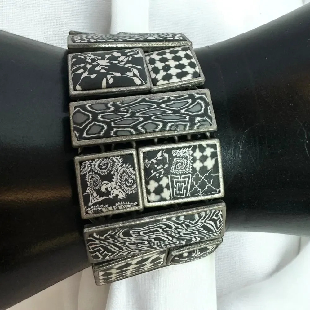 JILZARAH Handmade Clay Tile Bracelet, Black and White Funky Retro Abstract Style - Picture 4 of 11
